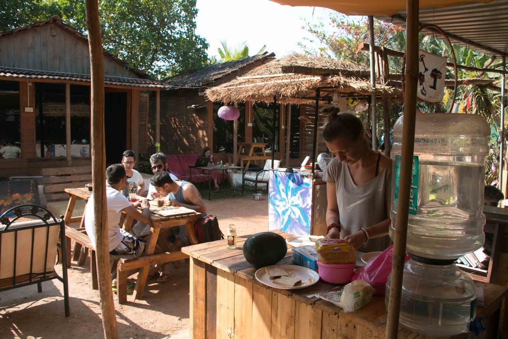 Wonderland Hostel Anjuna Exteriör bild