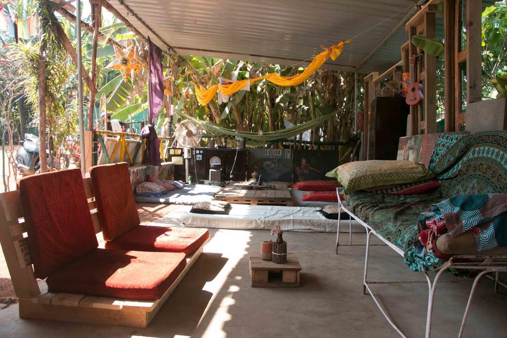 Wonderland Hostel Anjuna Exteriör bild